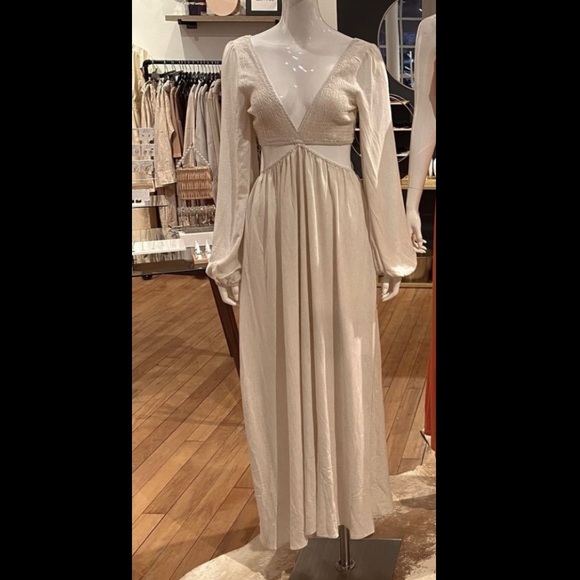 Boutique beige longe sleeve cut out maxi dress - Picture 2 of 4